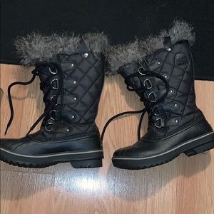 Sorel snow boots size 6